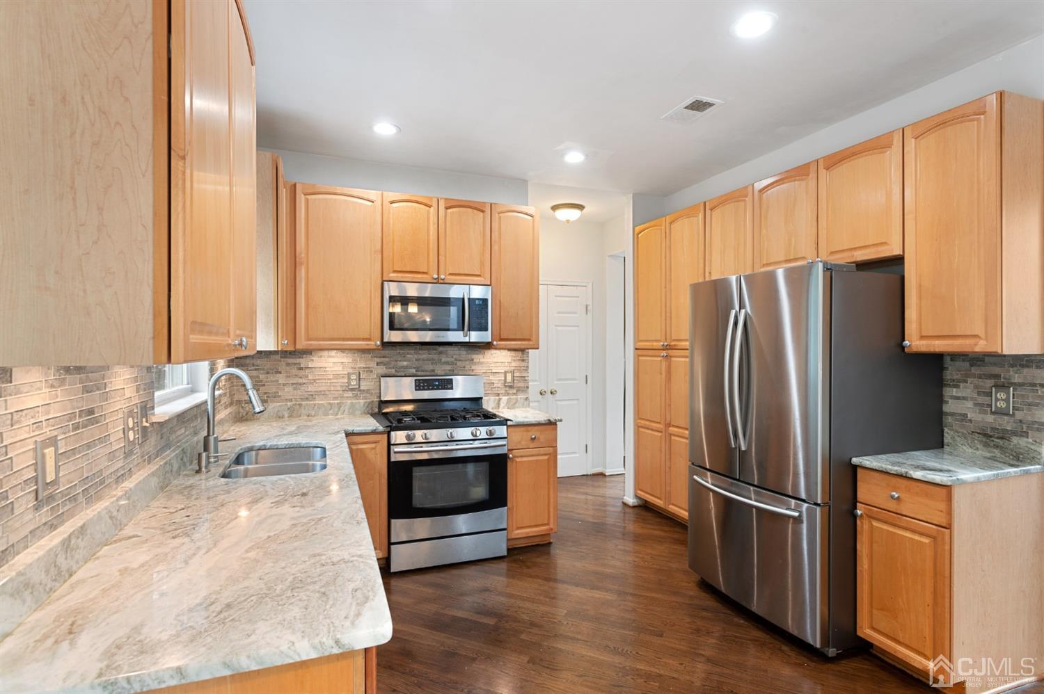 47 Putnam Road Monmouth Junction, NJ 08852 - Photo 8 of 25 Gallery Image 8