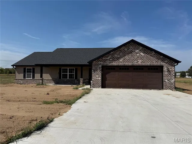 $295,000 | 13 Bartlett Court, Benton, MO 63736