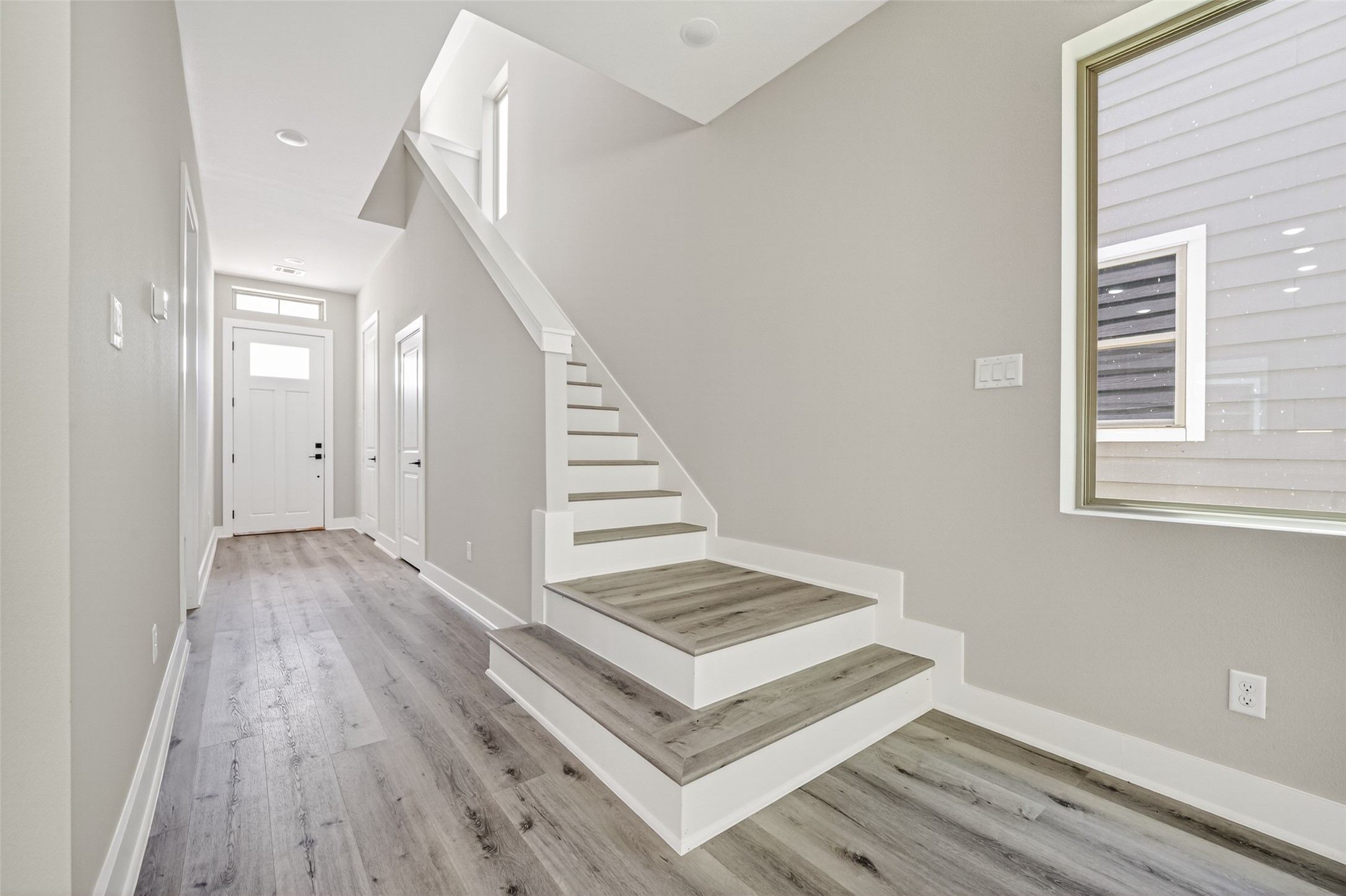 4930 Wunder Way Houston, TX 77069 - Photo 4 of 23 Bright and modern entryway neutral walls, and a stylish staircase. Large window offers natural light, enhancing the welcoming atmosphere.