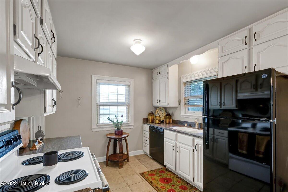 4309 Winchester Road Louisville, KY 40207 - Photo 14 of 39 Kitchen