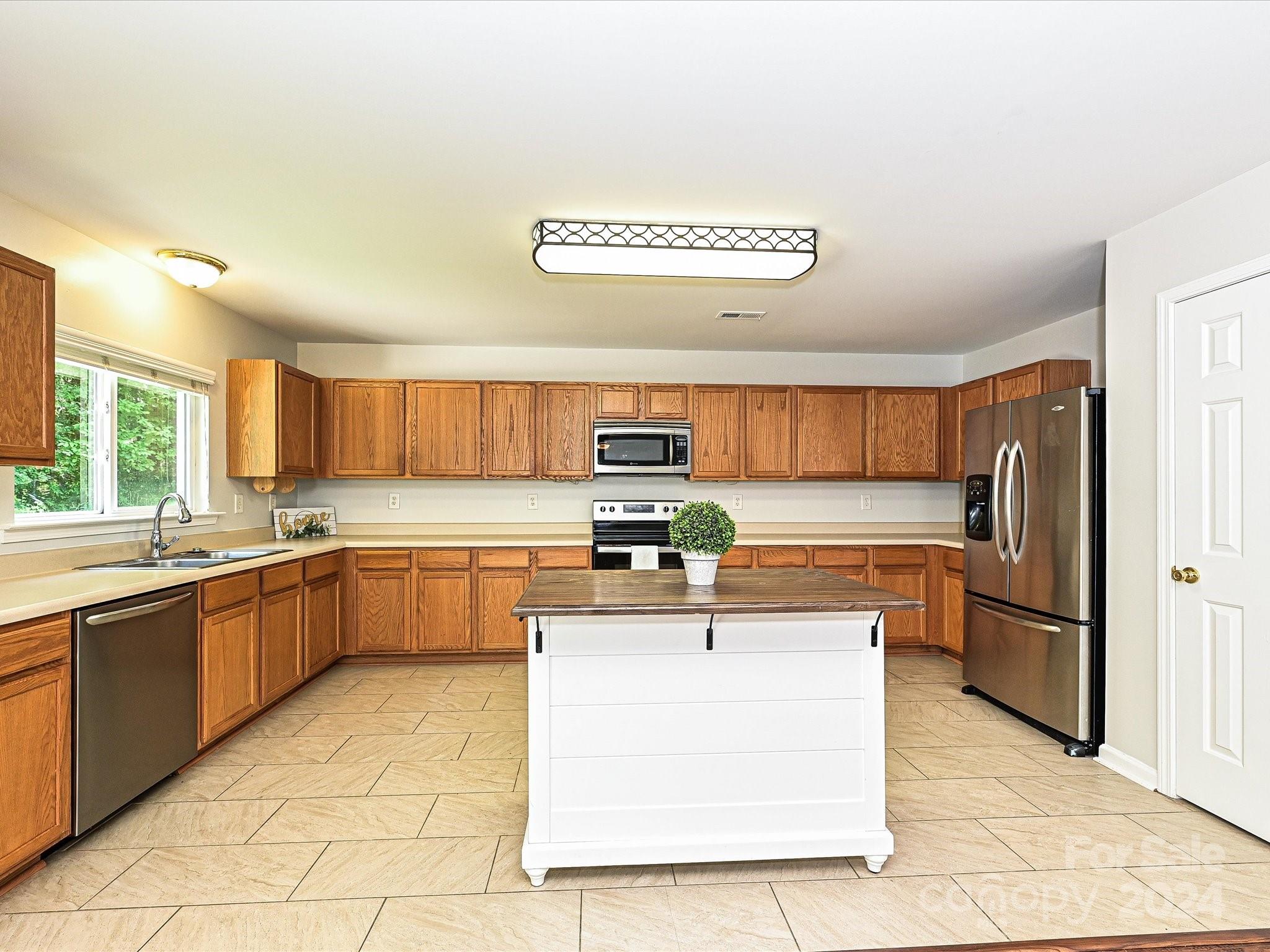 796 Ivy Trail Way Fort Mill, SC 29715 - Photo 12 of 39 a kitchen with stainless steel appliances granite countertop a sink stove and refrigerator