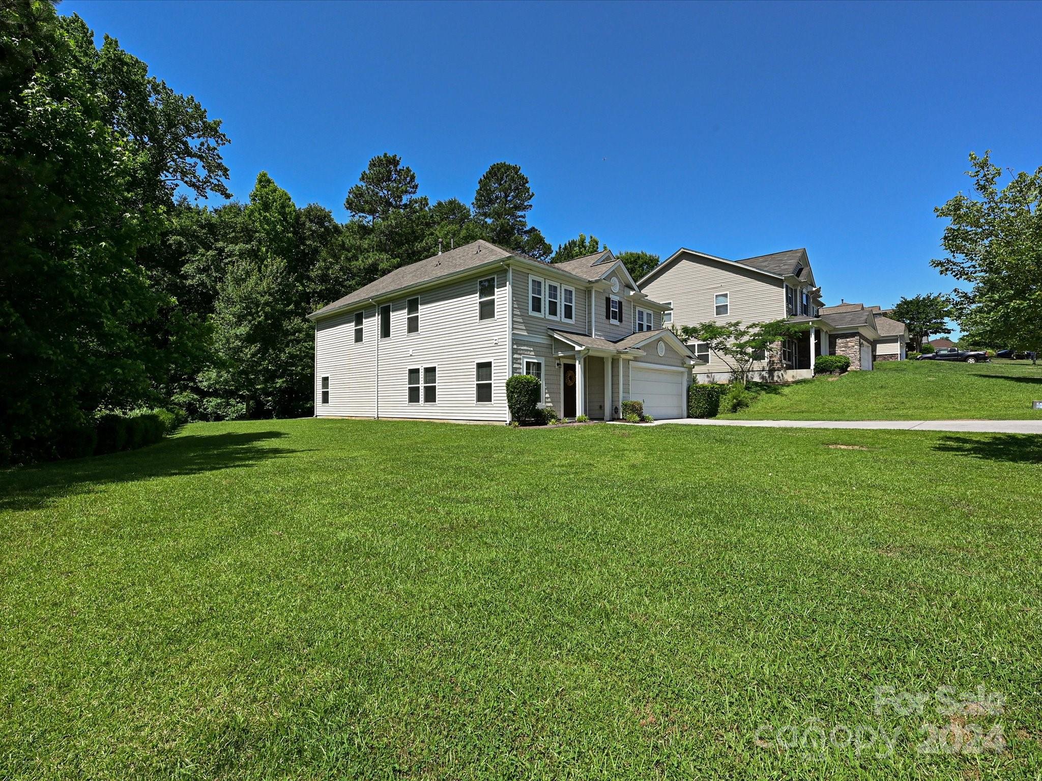 796 Ivy Trail Way Fort Mill, SC 29715 - Photo 38 of 39 a front view of a house with a yard