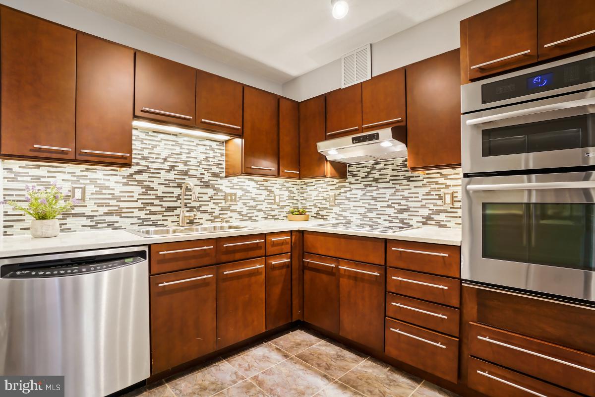 5902 Mt Eagle Drive, Unit 1503 Alexandria, VA 22303 - Photo 12 of 30 Kitchen - Beautifully and Completely Renovated!