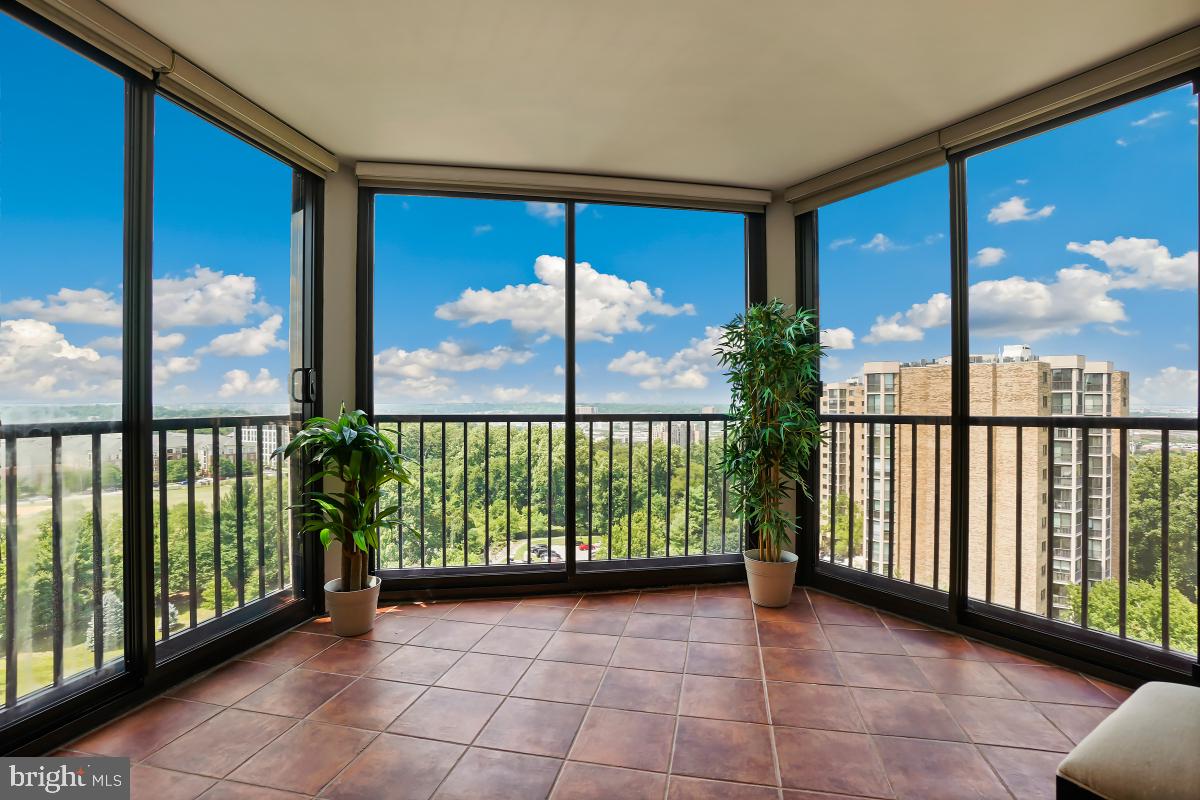 5902 Mt Eagle Drive, Unit 1503 Alexandria, VA 22303 - Photo 7 of 30 Sun/Florida Room - Additional Living Space!