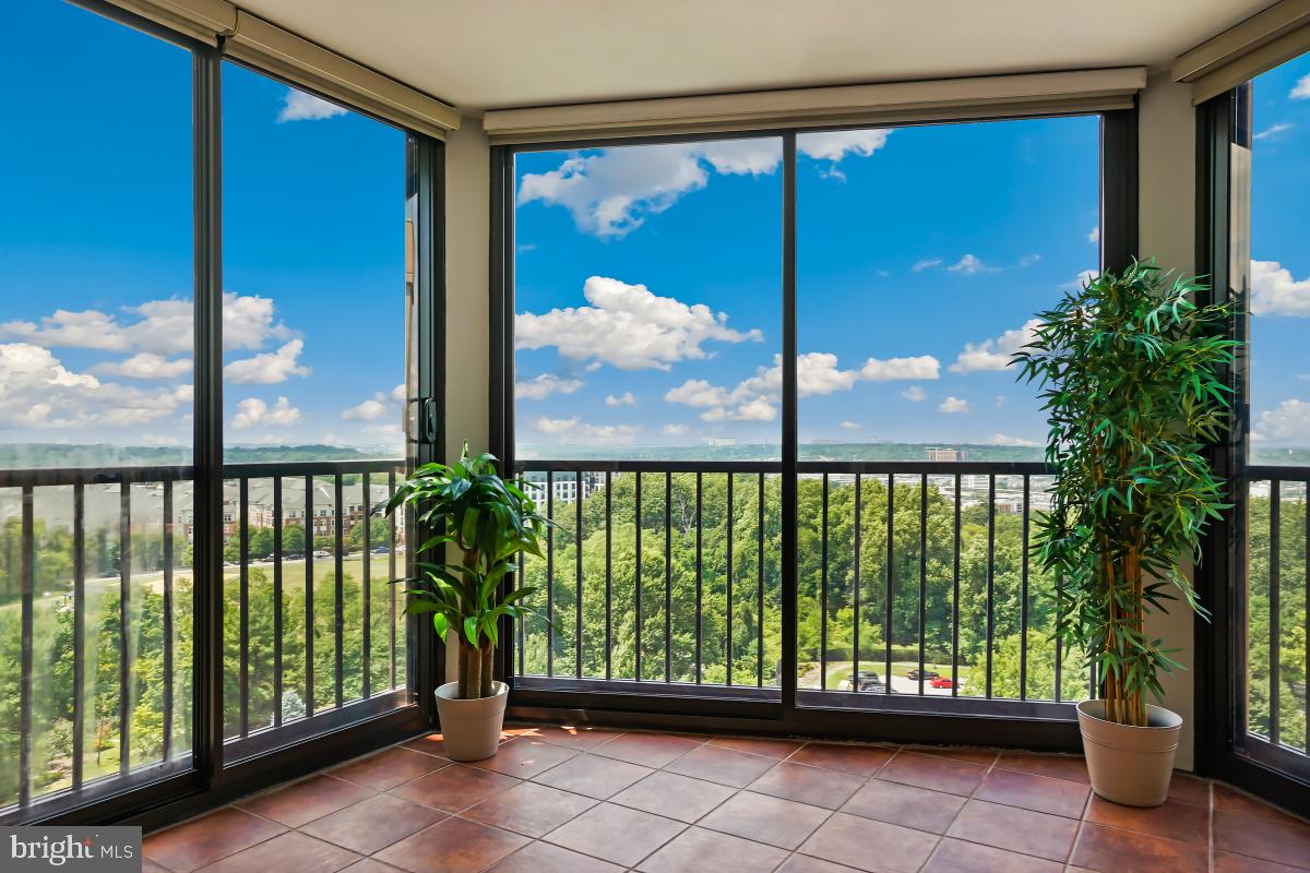 5902 Mt Eagle Drive, Unit 1503 Alexandria, VA 22303 - Photo 8 of 30 Sun/Florida Room - 15th Floor Panoramic Views!