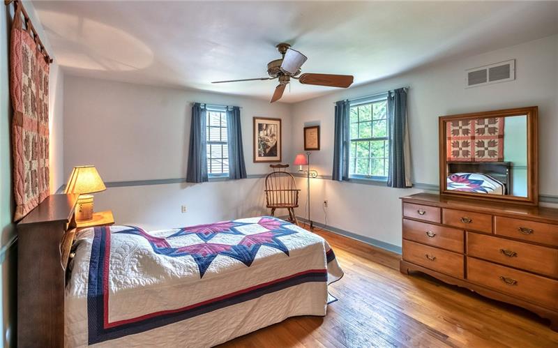 144 Berwyn Road Pittsburgh, PA 15237 - Photo 18 of 25 Nicely sized 3rd bedroom.