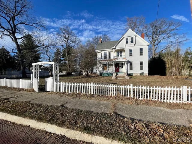 $263,000 | 810 Grove Street, Alton, IL 62002