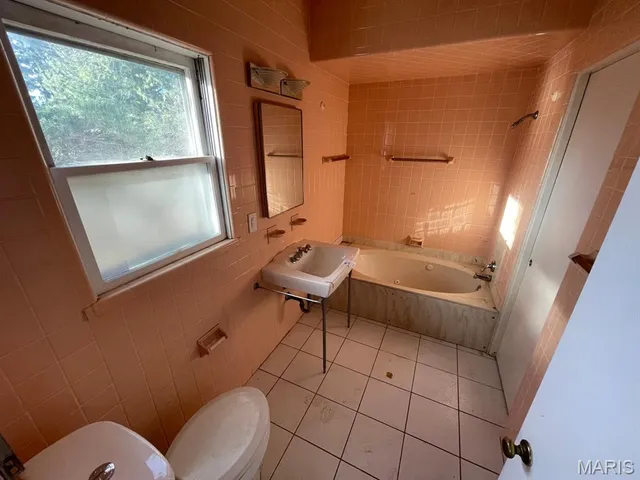 $263,000 | 810 Grove Street, Alton, IL 62002