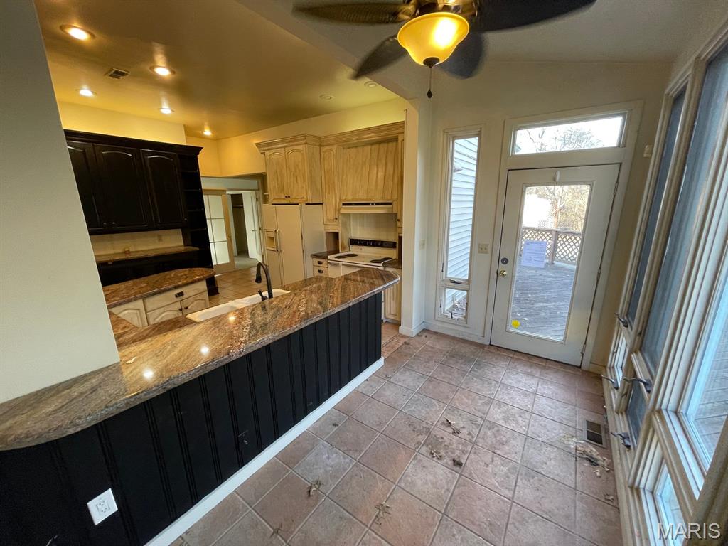 810 Grove Street Alton, IL 62002 - Photo 9 of 37