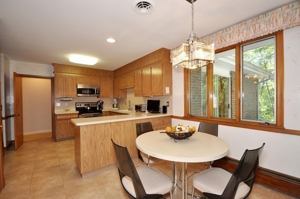 20 Peachtree Road Lexington, MA 02420 - Photo 6 of 30