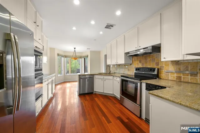 $6,200 | 5 Kings Court, Unit 5, Fort Lee, NJ 07024