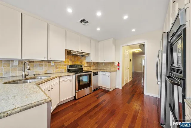 $6,200 | 5 Kings Court, Unit 5, Fort Lee, NJ 07024