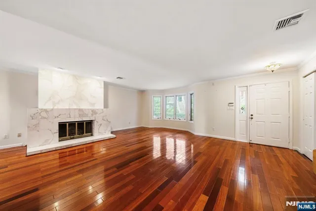 $6,200 | 5 Kings Court, Unit 5, Fort Lee, NJ 07024