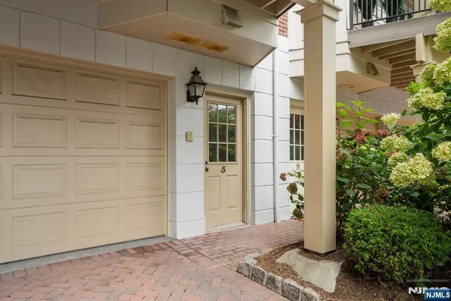 $6,200 | 5 Kings Court, Unit 5, Fort Lee, NJ 07024
