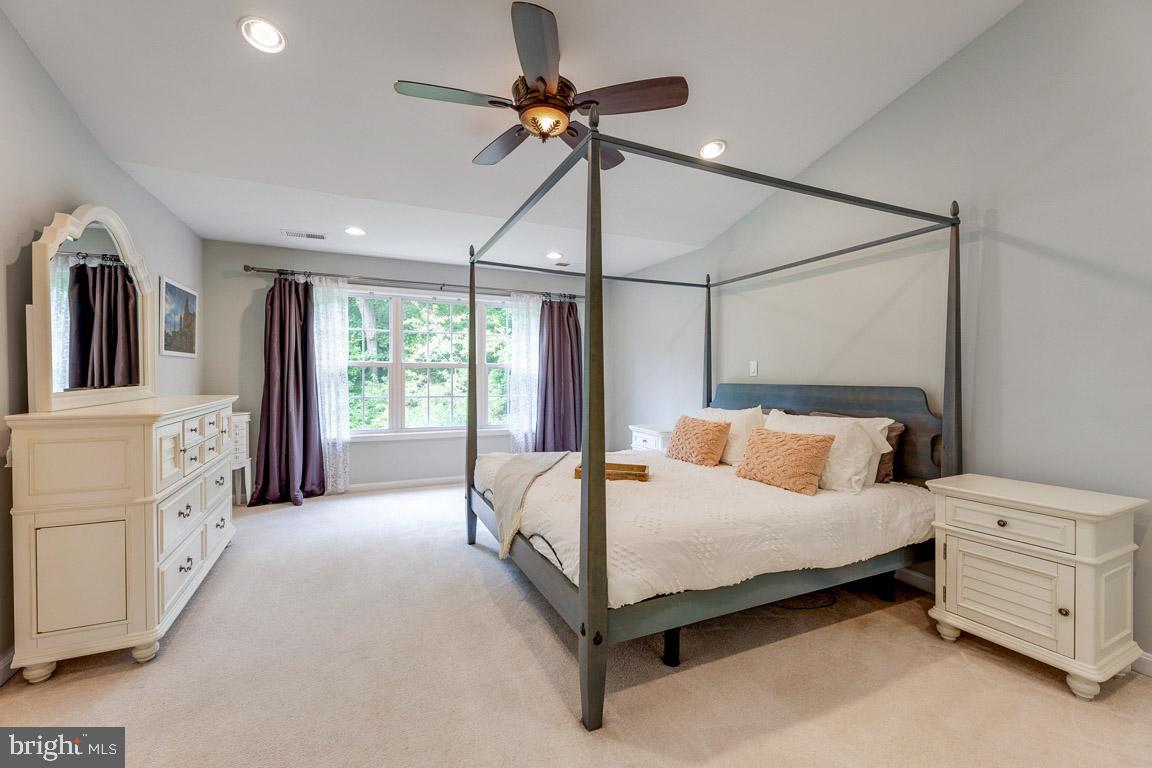 7371 Stream Bluff Way Springfield, VA 22153 - Photo 16 of 45 Gallery Image 16