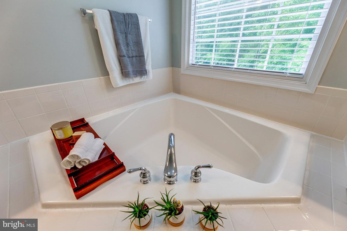 7371 Stream Bluff Way Springfield, VA 22153 - Photo 22 of 45 Gallery Image 22