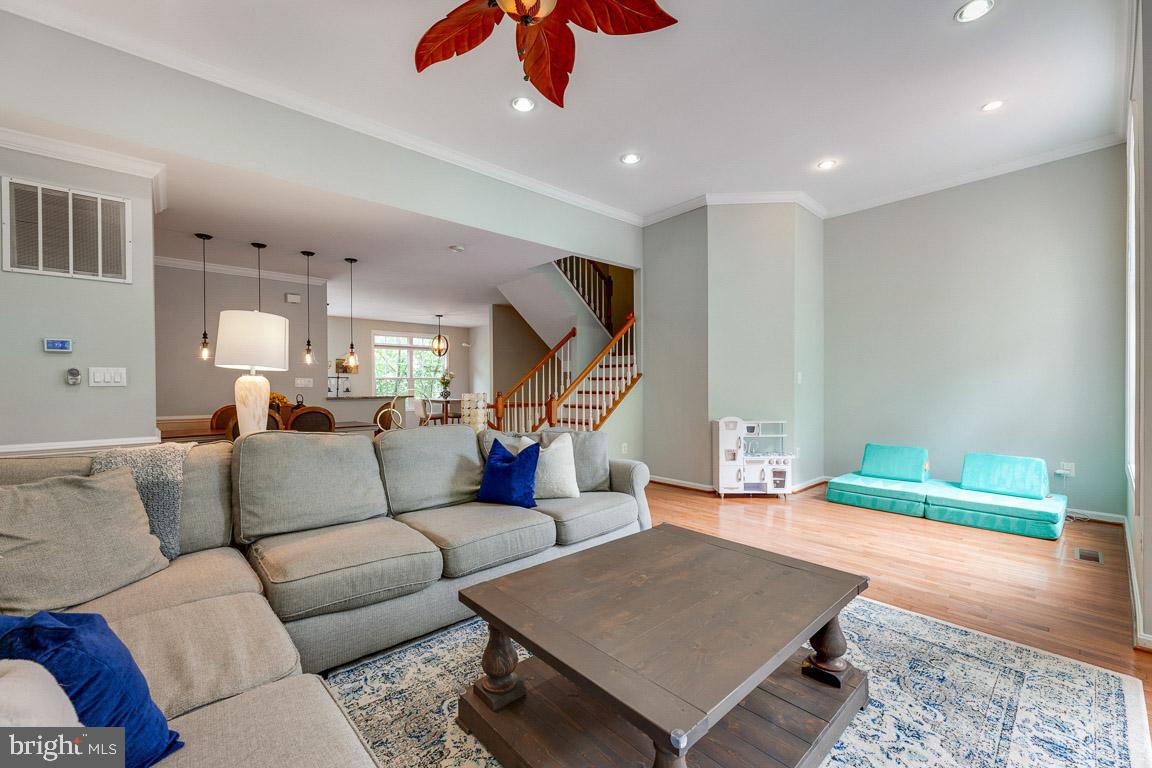 7371 Stream Bluff Way Springfield, VA 22153 - Photo 4 of 45 Gallery Image 4