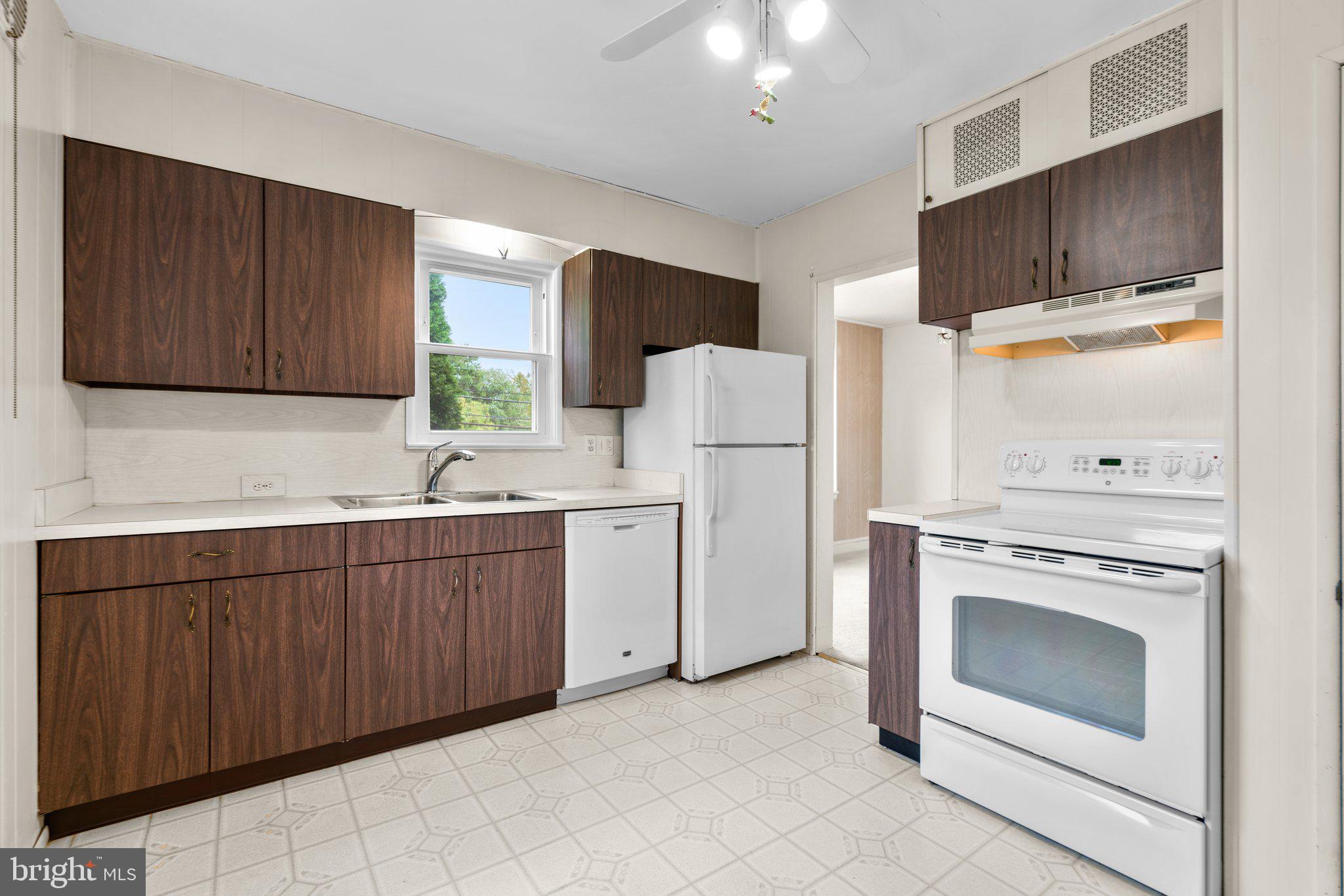 8108 Savage Guilford Road Savage, MD 20763 - Photo 4 of 45