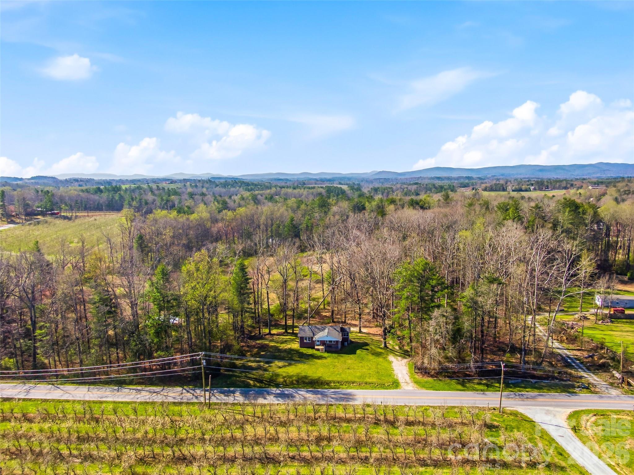 984 Pace Road Hendersonville, NC 28792 - Photo 9 of 31 Gallery Image 9
