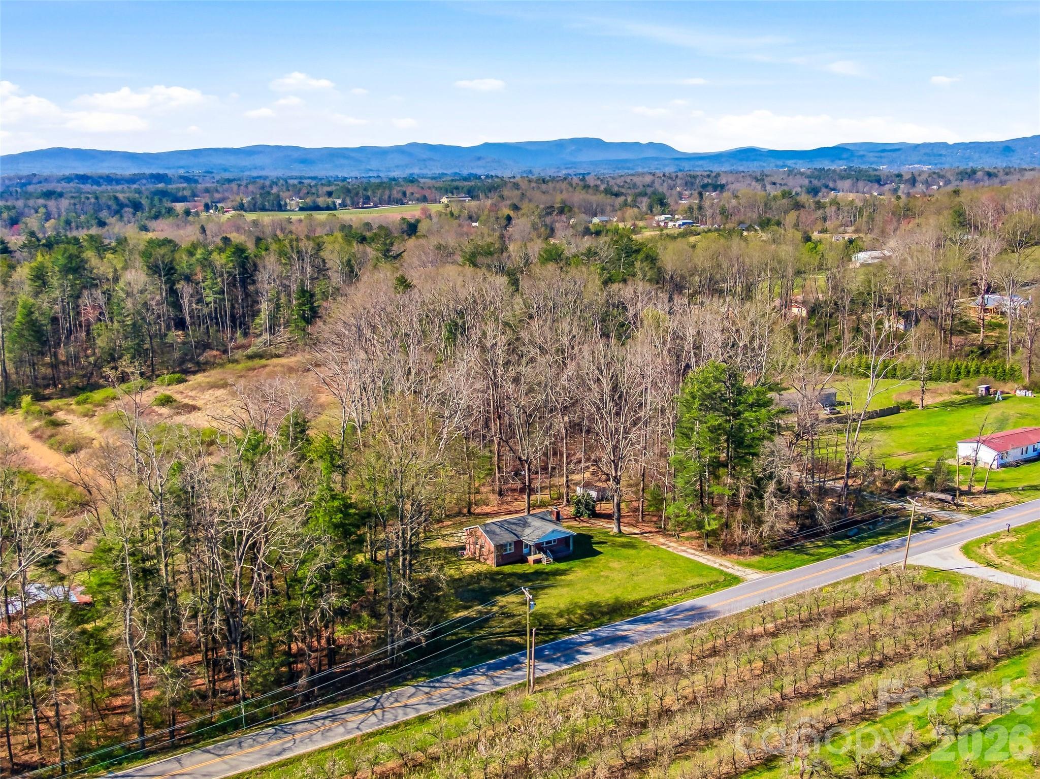 984 Pace Road Hendersonville, NC 28792 - Photo 10 of 31 Gallery Image 10