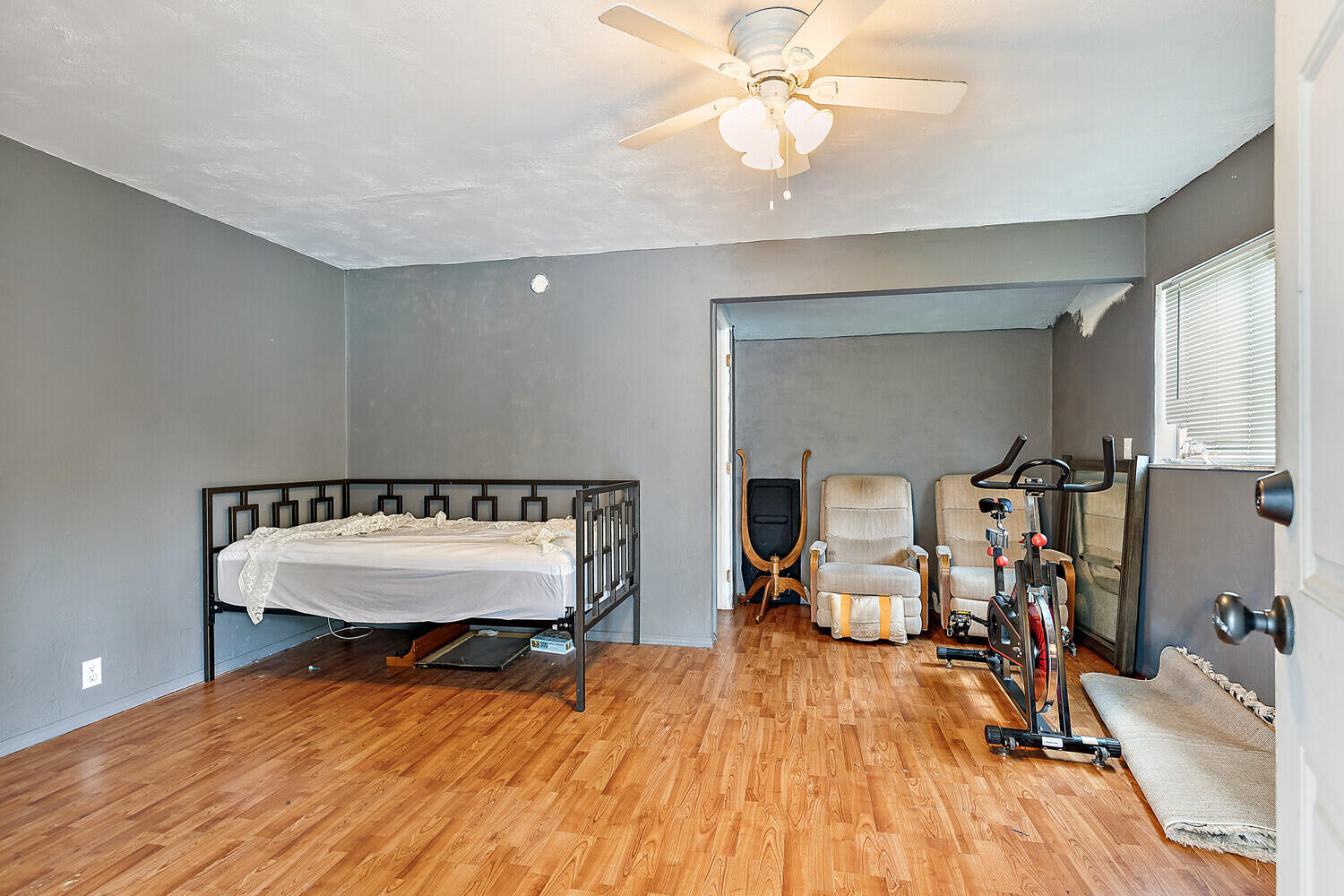 3084 Fish Hatchery Road Grants Pass, OR 97527 - Photo 41 of 44 Studio interior