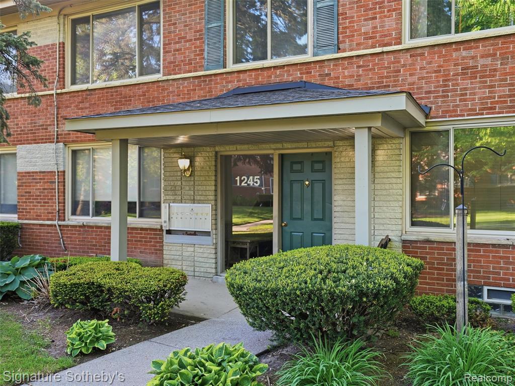 1245 Derby Road, Unit 7 Birmingham, MI 48009 - Photo 2 of 25