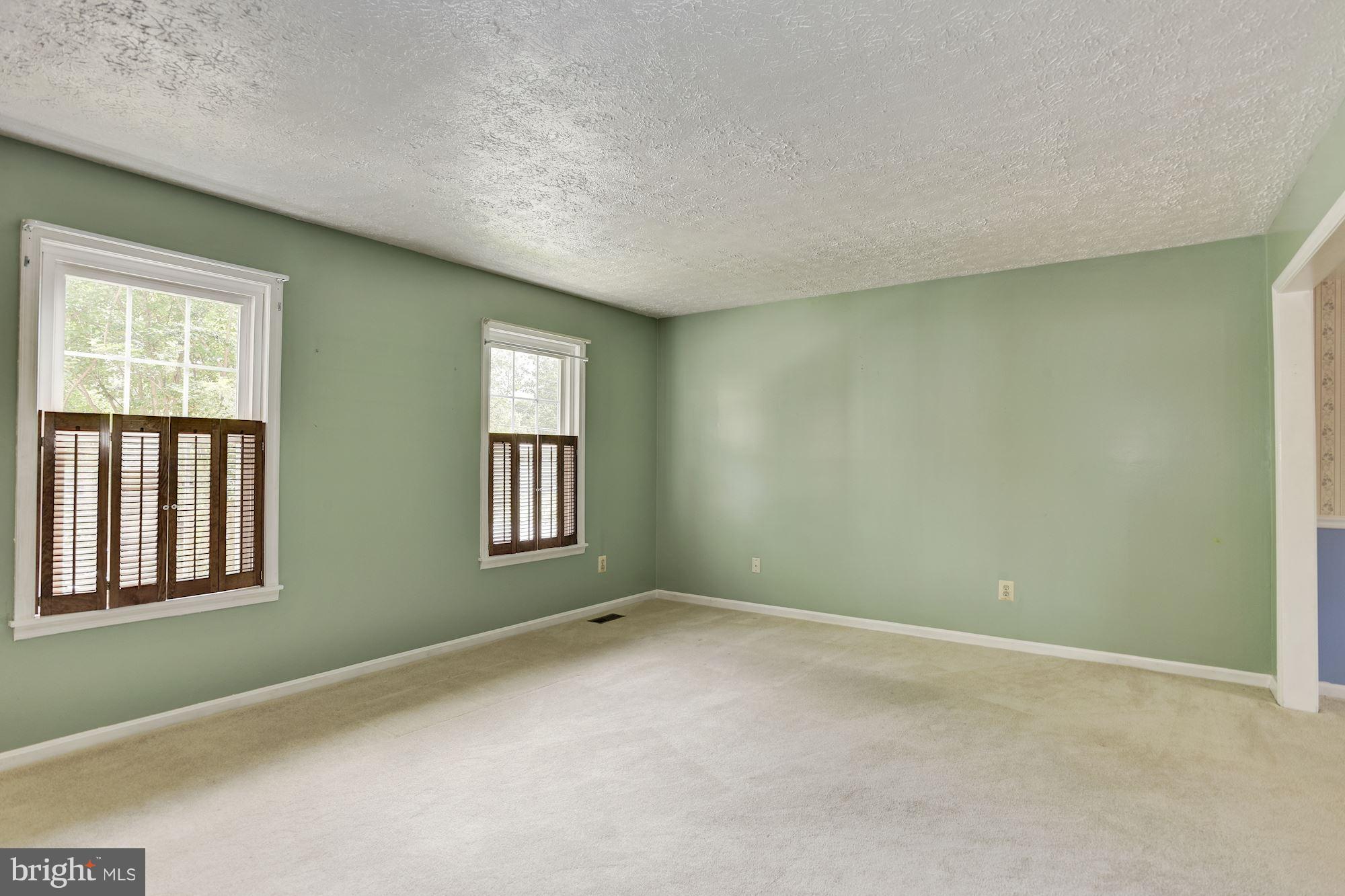438 Magothy Bridge Road Pasadena, MD 21122 - Photo 2 of 26 Living Room