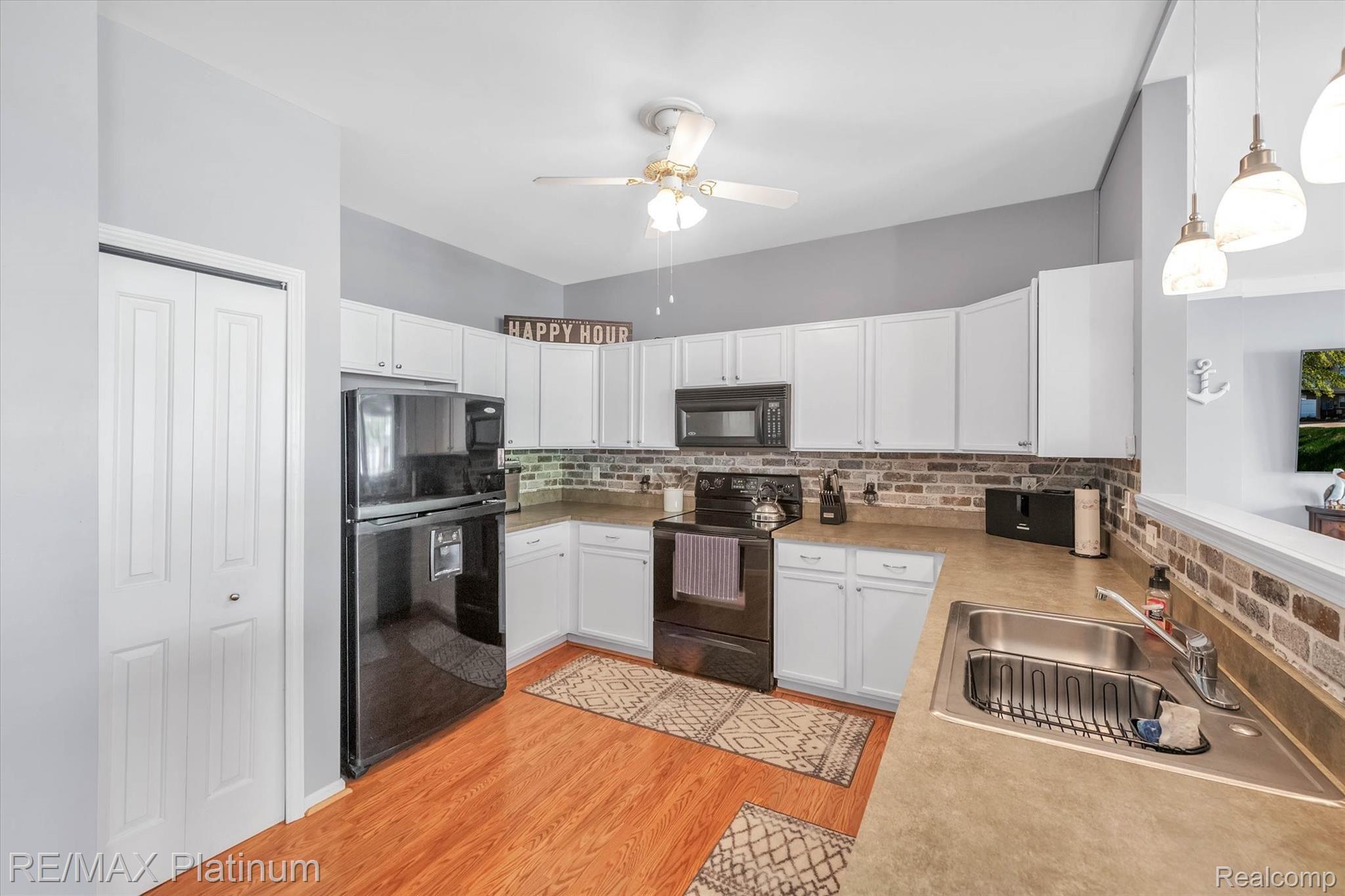 Freshly updated Kitchen (with appliances included)