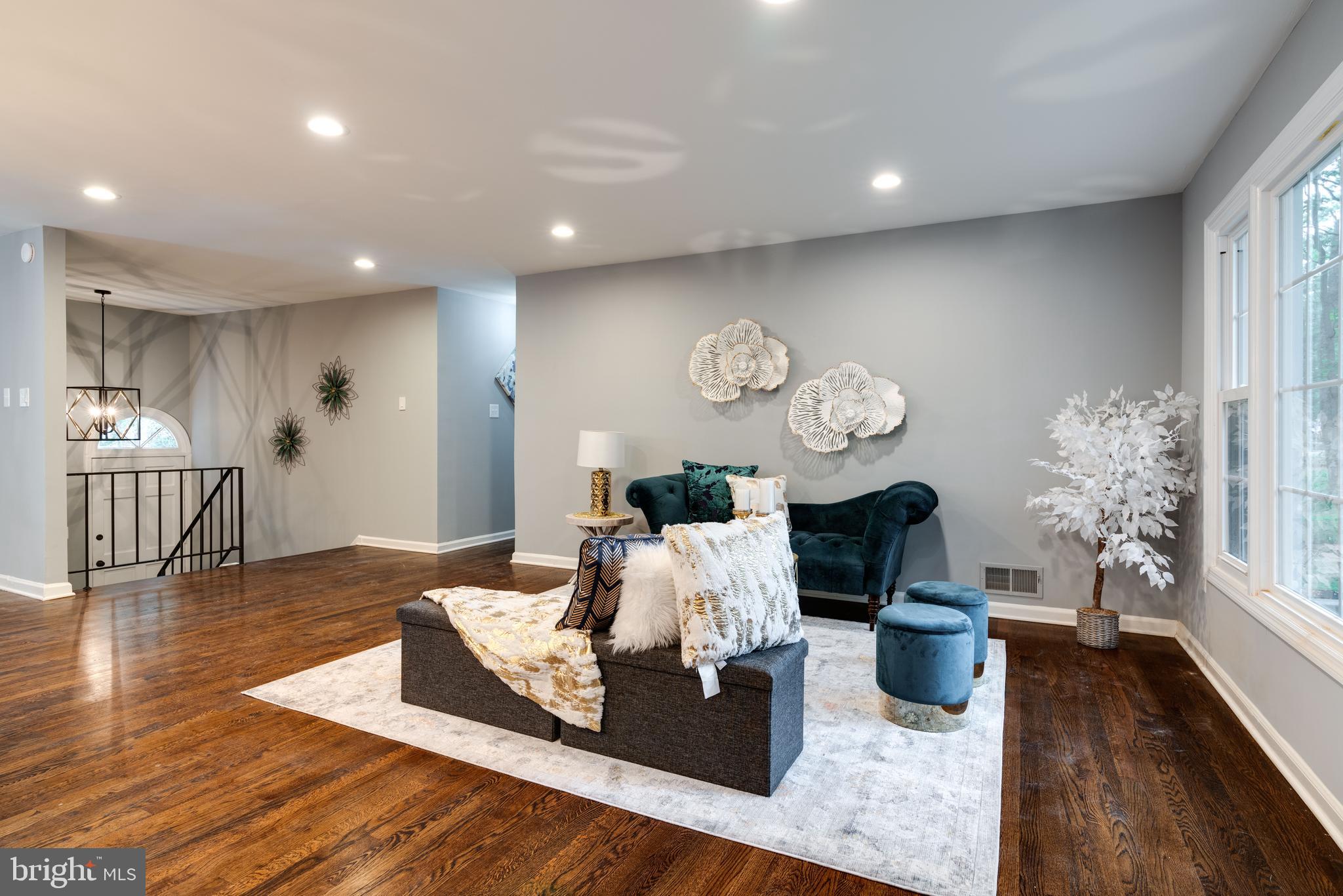 12008 Trotter Lane Reston, VA 20191 - Photo 10 of 76 Gorgeous Living Room!