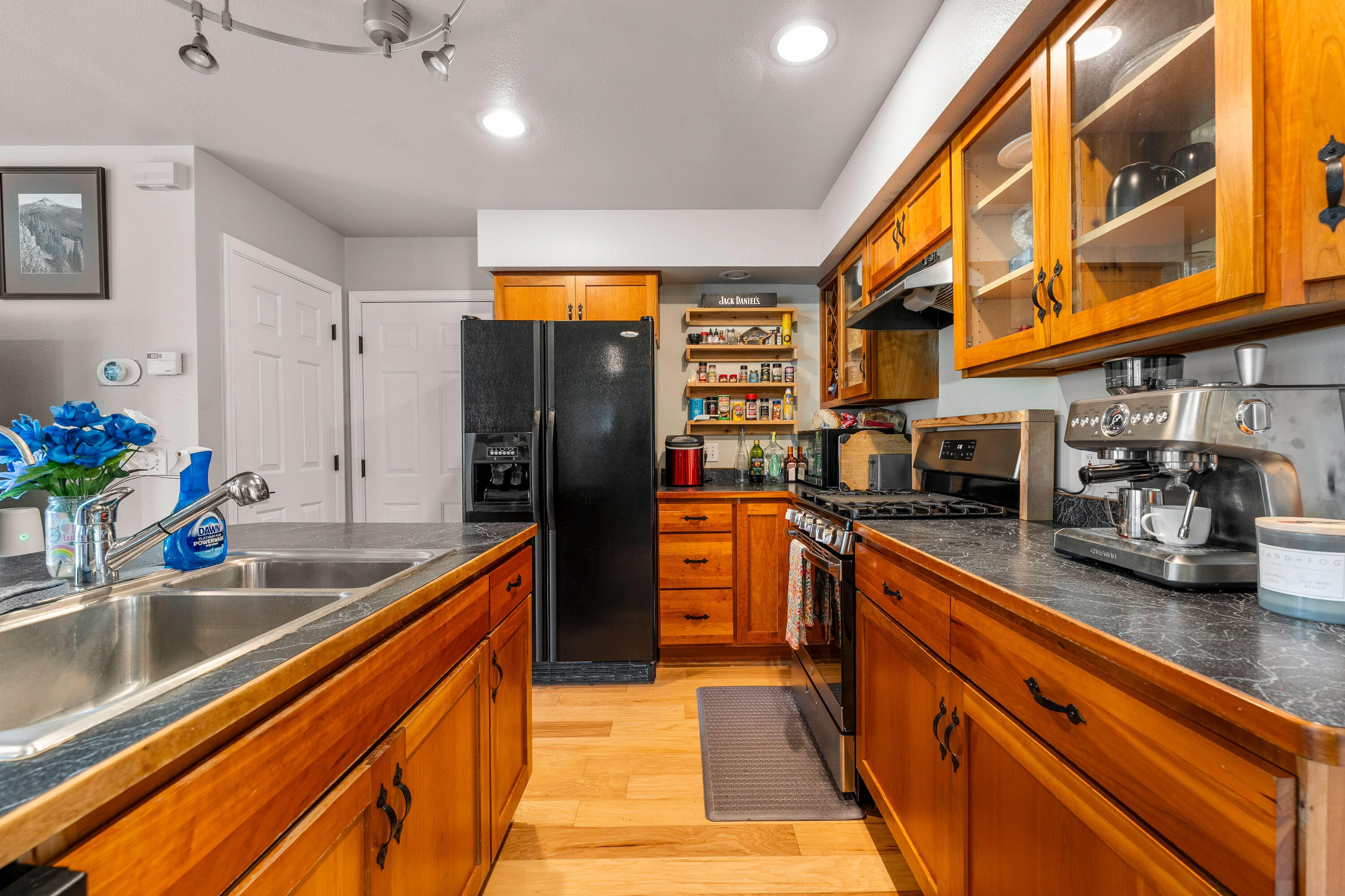 200 Rene Drive Shady Cove, OR 97539 - Photo 7 of 31 Kitchen
