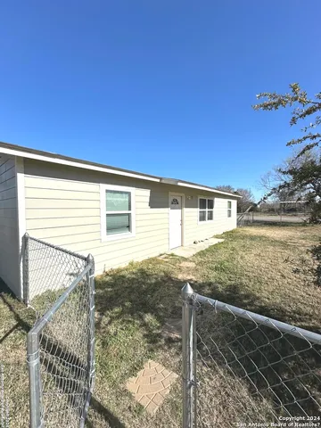$159,000 | 275 East Hutchins Street, La Pryor, TX 78872