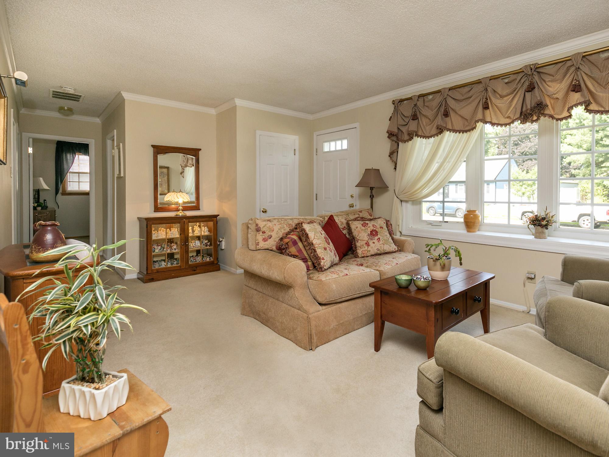 22 Gladwyn Road Marlton, NJ 08053 - Photo 5 of 28 Large Living Room