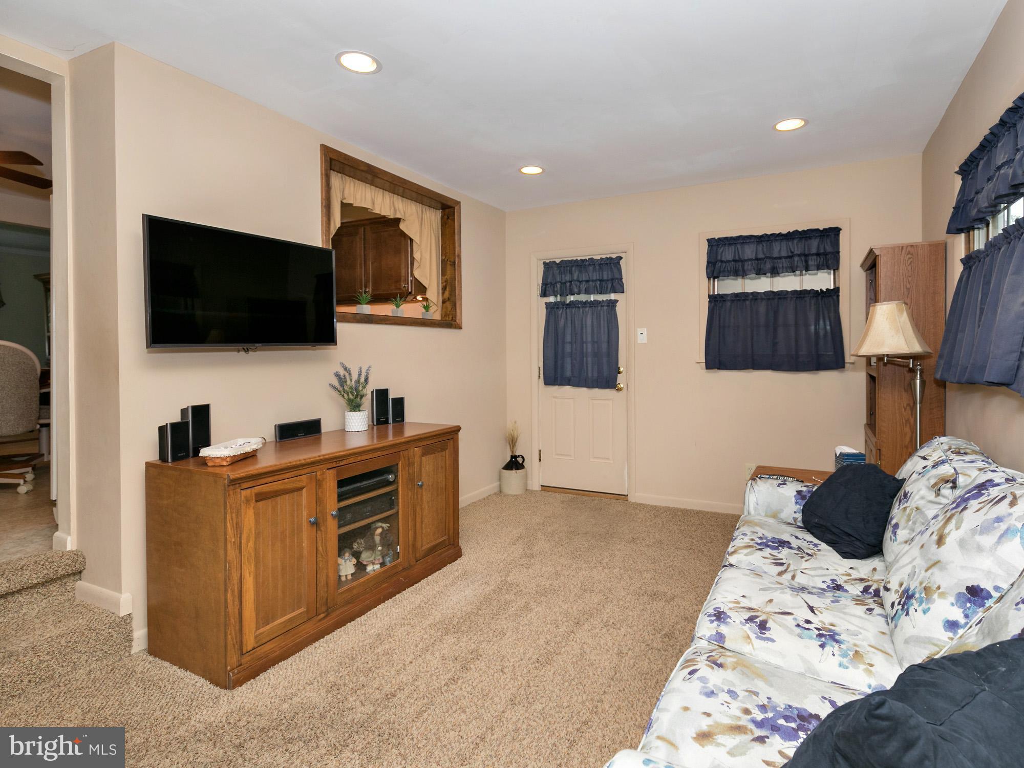 22 Gladwyn Road Marlton, NJ 08053 - Photo 8 of 28 Complete with Flat Screen