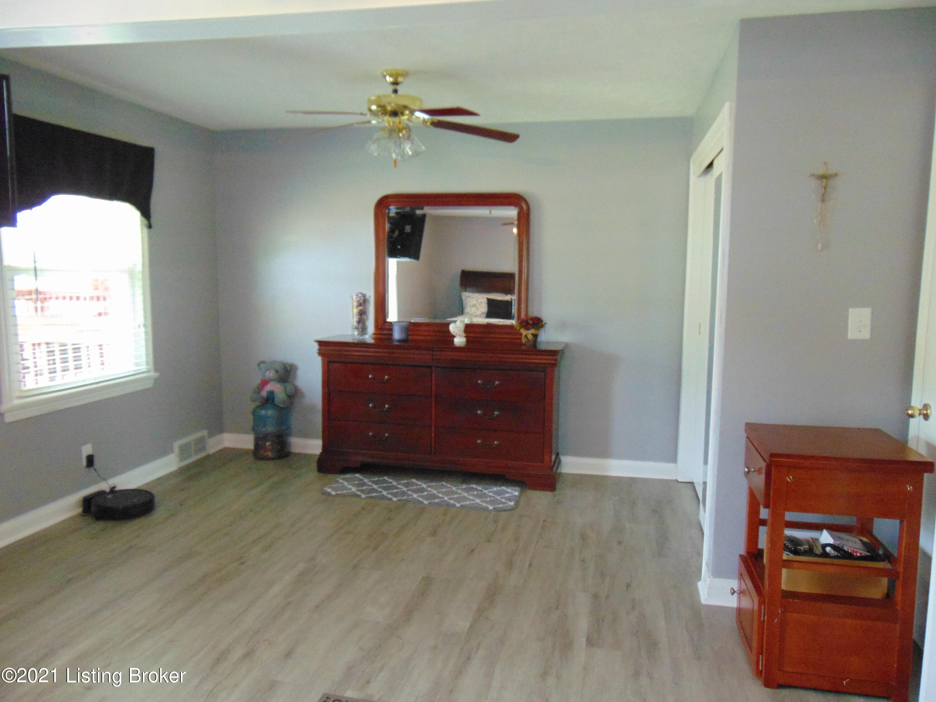 11600 Deering Road Louisville, KY 40272 - Photo 21 of 46 DSC04240