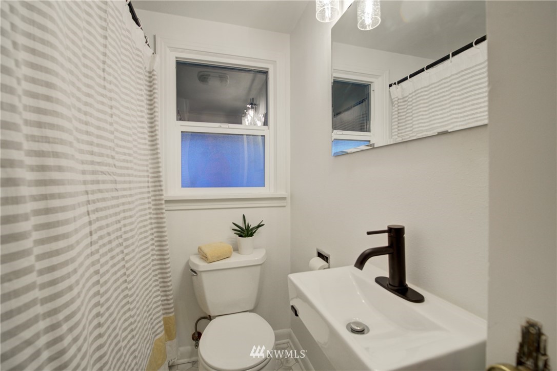 326 Wells Avenue North Renton, WA 98057 - Photo 17 of 33 Gallery Image 17