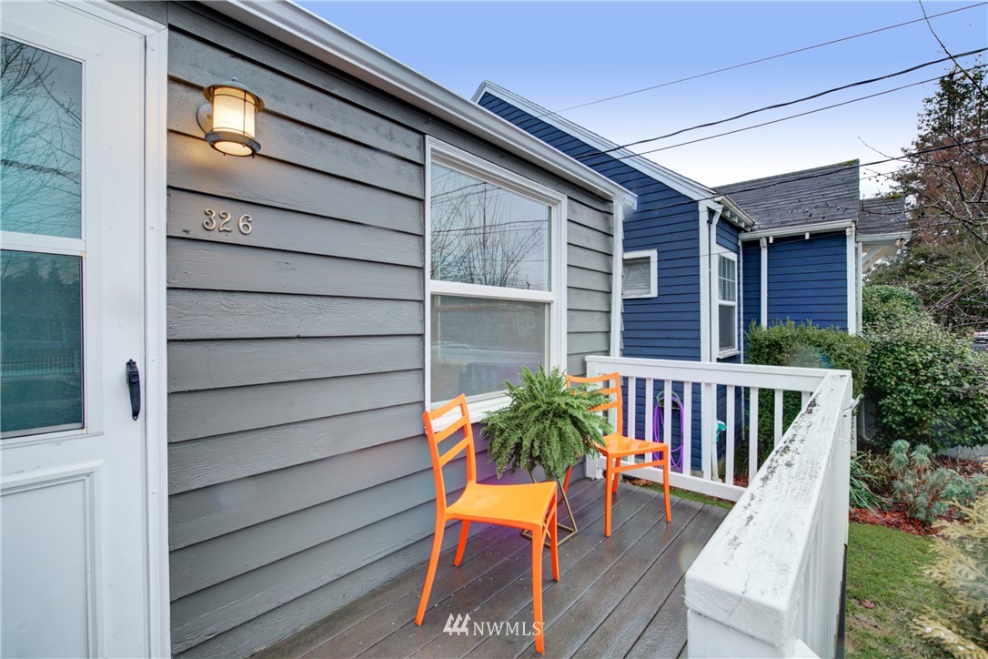 326 Wells Avenue North Renton, WA 98057 - Photo 3 of 33 Gallery Image 3