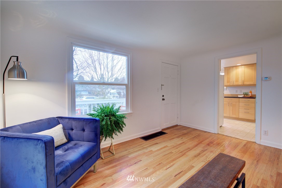 326 Wells Avenue North Renton, WA 98057 - Photo 7 of 33 Gallery Image 7