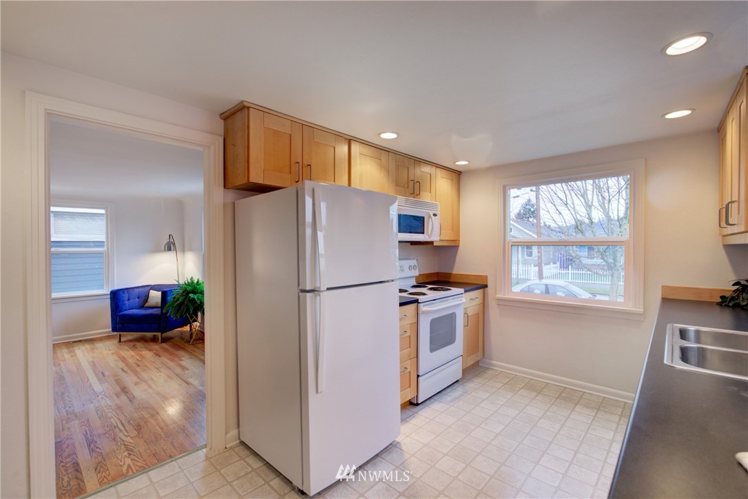 326 Wells Avenue North Renton, WA 98057 - Photo 9 of 33 Gallery Image 9