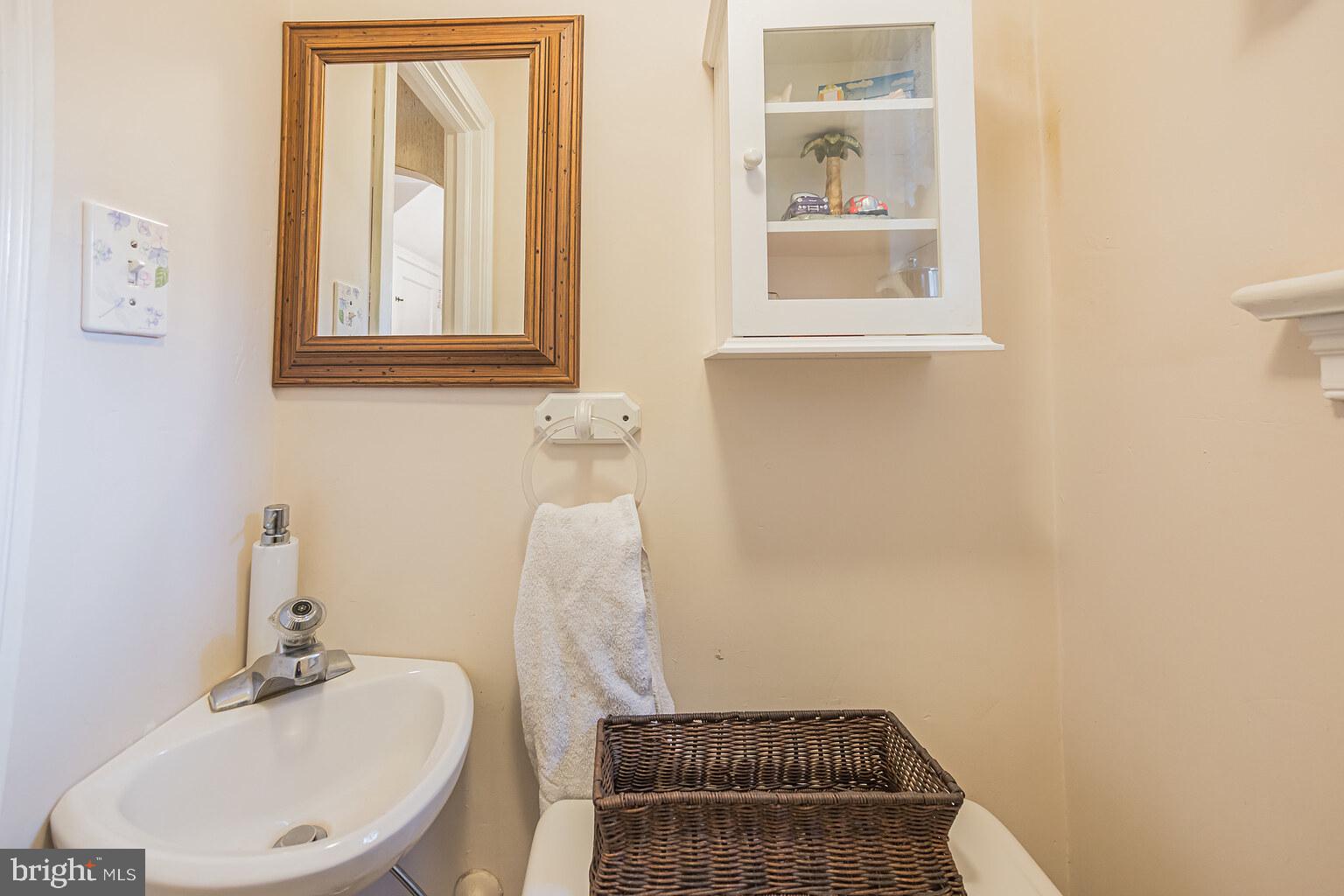 463 Derwyn Road Drexel Hill, PA 19026 - Photo 12 of 23 Powder room on the first floor