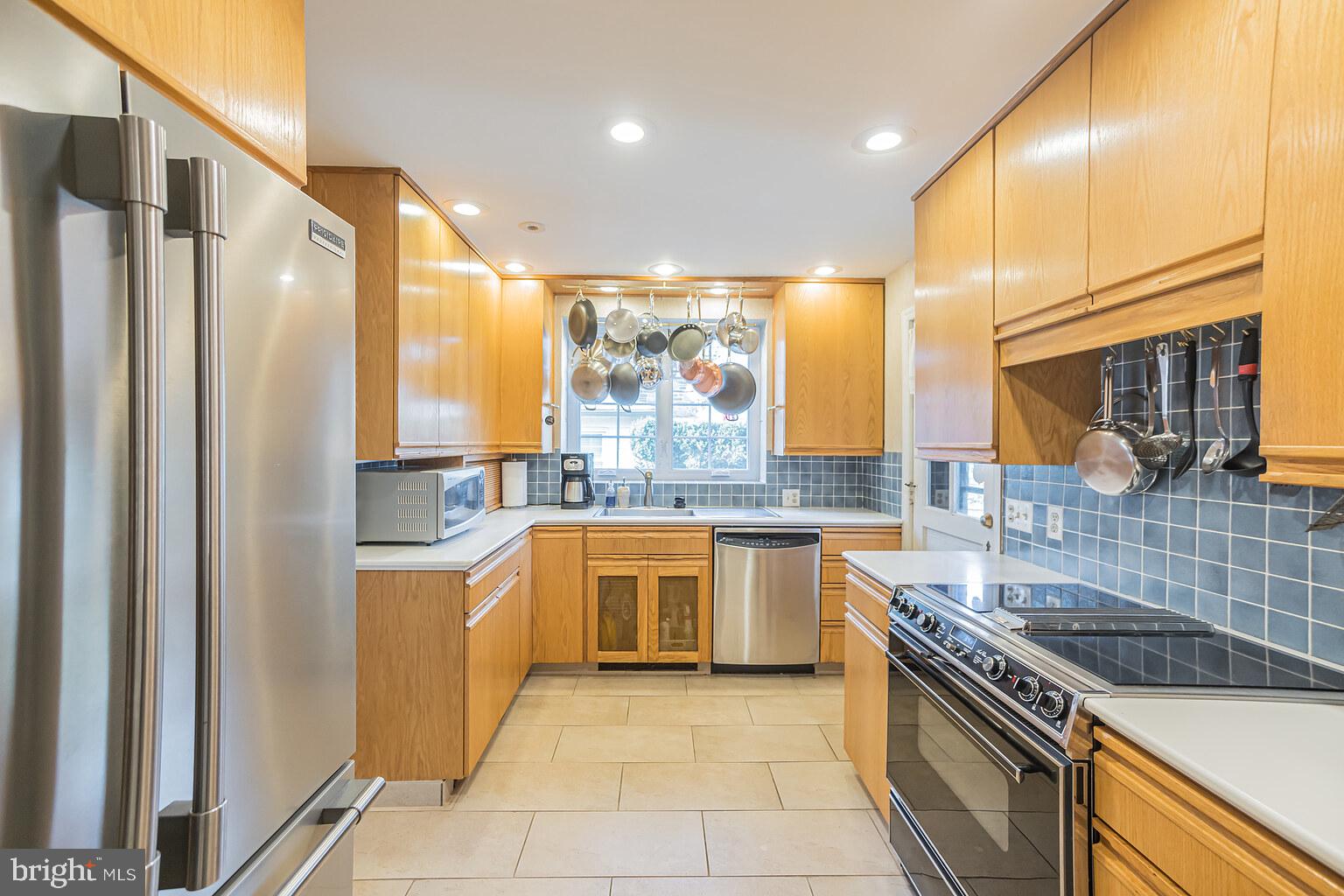 463 Derwyn Road Drexel Hill, PA 19026 - Photo 9 of 23 Kitchen