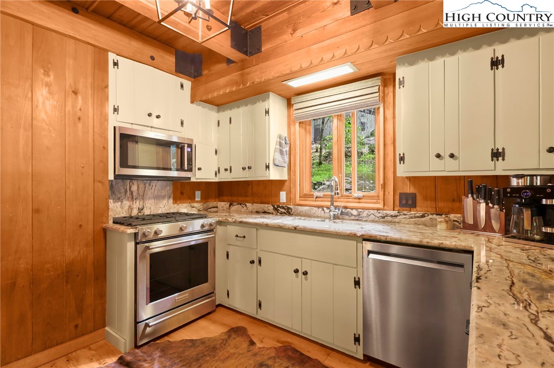 429 Cherry Lane Boone, NC 28607 - Photo 13 of 50