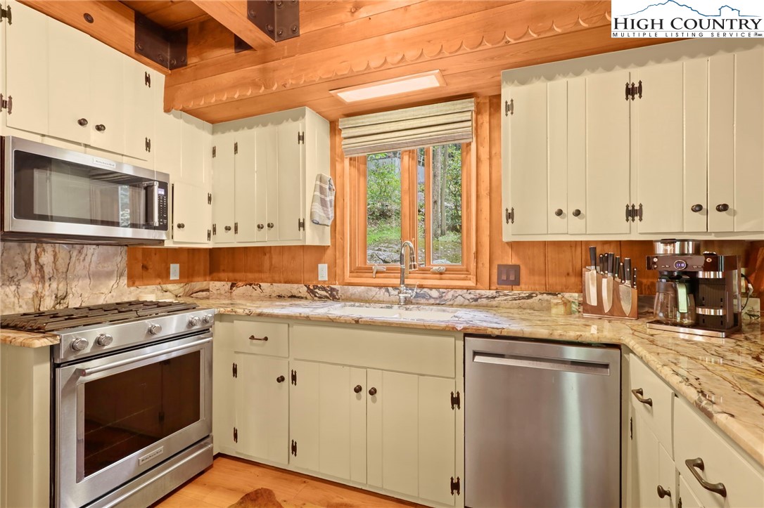 429 Cherry Lane Boone, NC 28607 - Photo 15 of 50