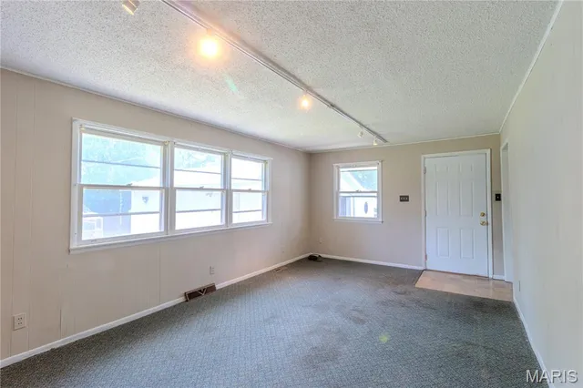 $135,000 | 504 North Pine Street, Richland, MO 65556