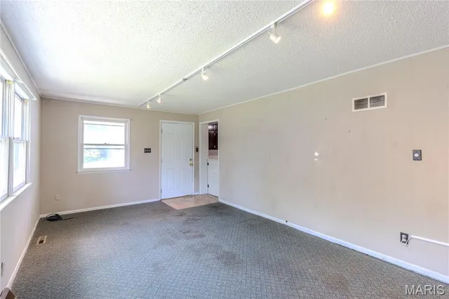 $135,000 | 504 North Pine Street, Richland, MO 65556