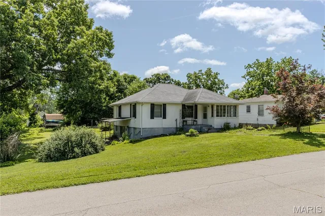 $135,000 | 504 North Pine Street, Richland, MO 65556