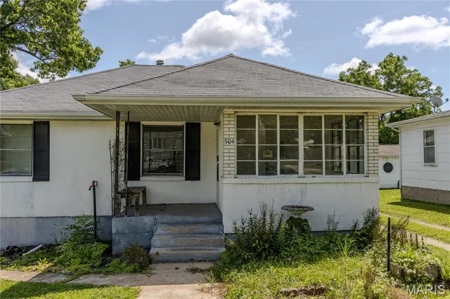 $135,000 | 504 North Pine Street, Richland, MO 65556