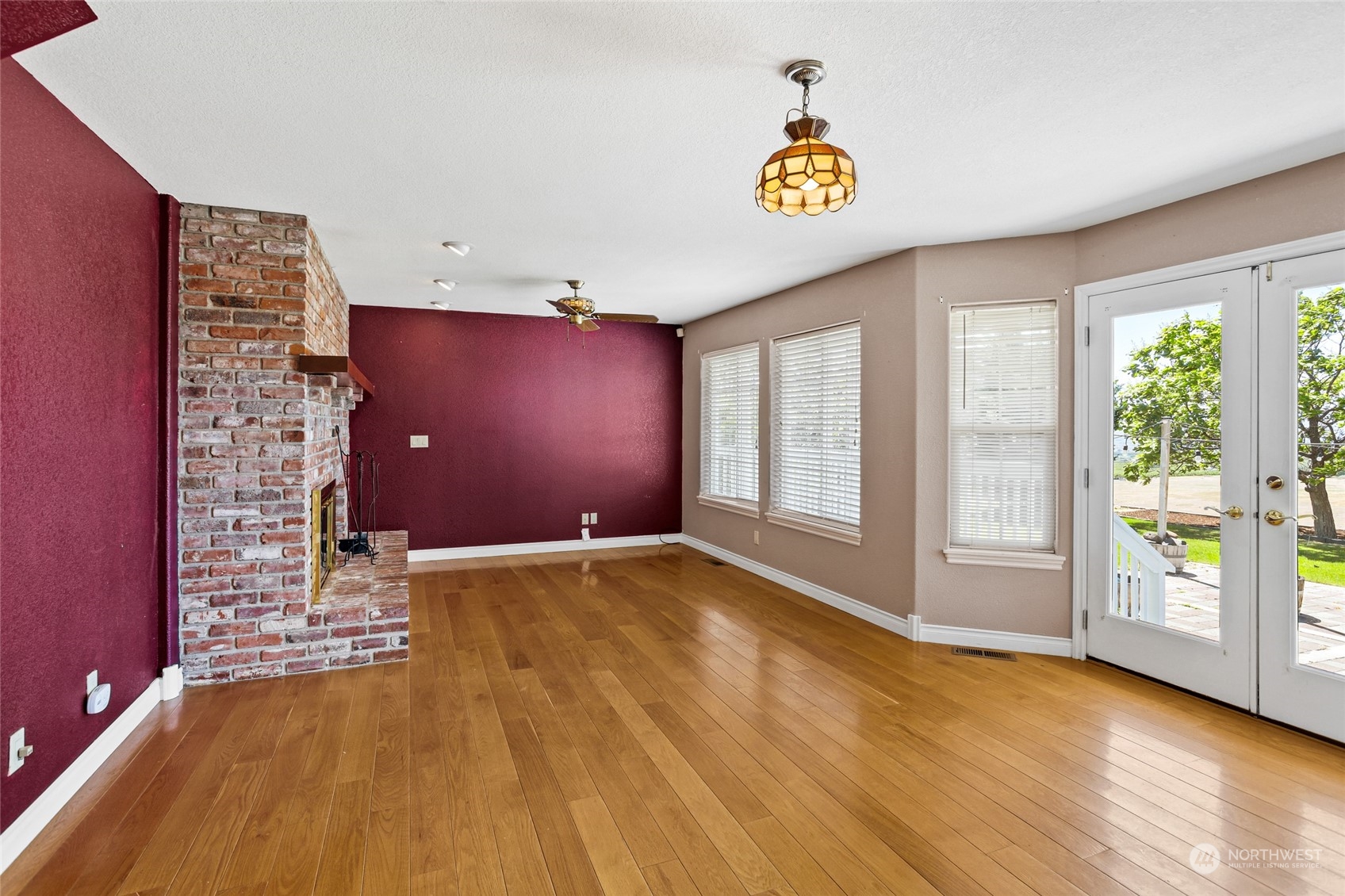 830 St Hilaire Road Yakima, WA 98901 - Photo 14 of 39 a view of an empty room and window