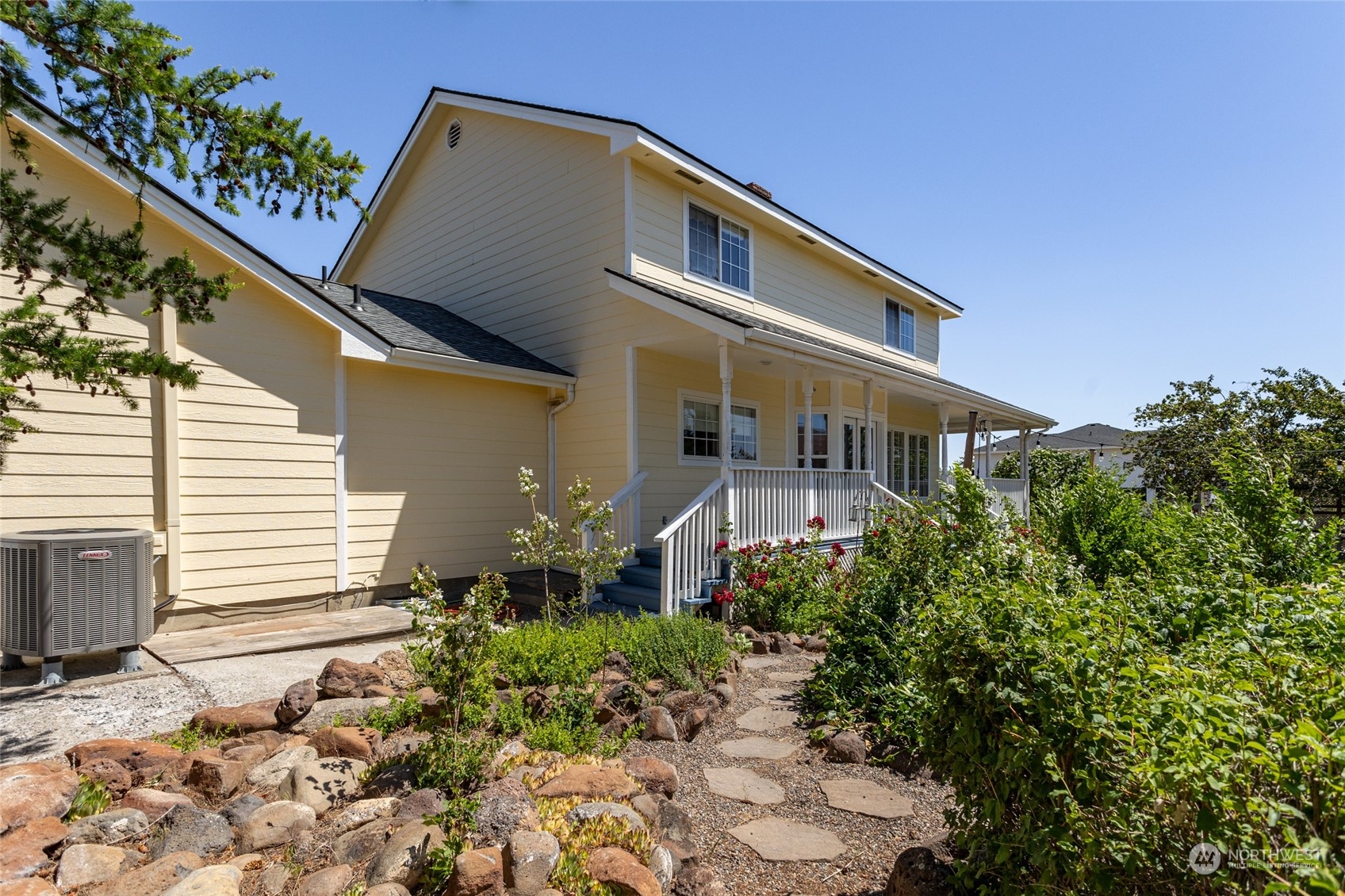 830 St Hilaire Road Yakima, WA 98901 - Photo 34 of 39 a front view of house with yard