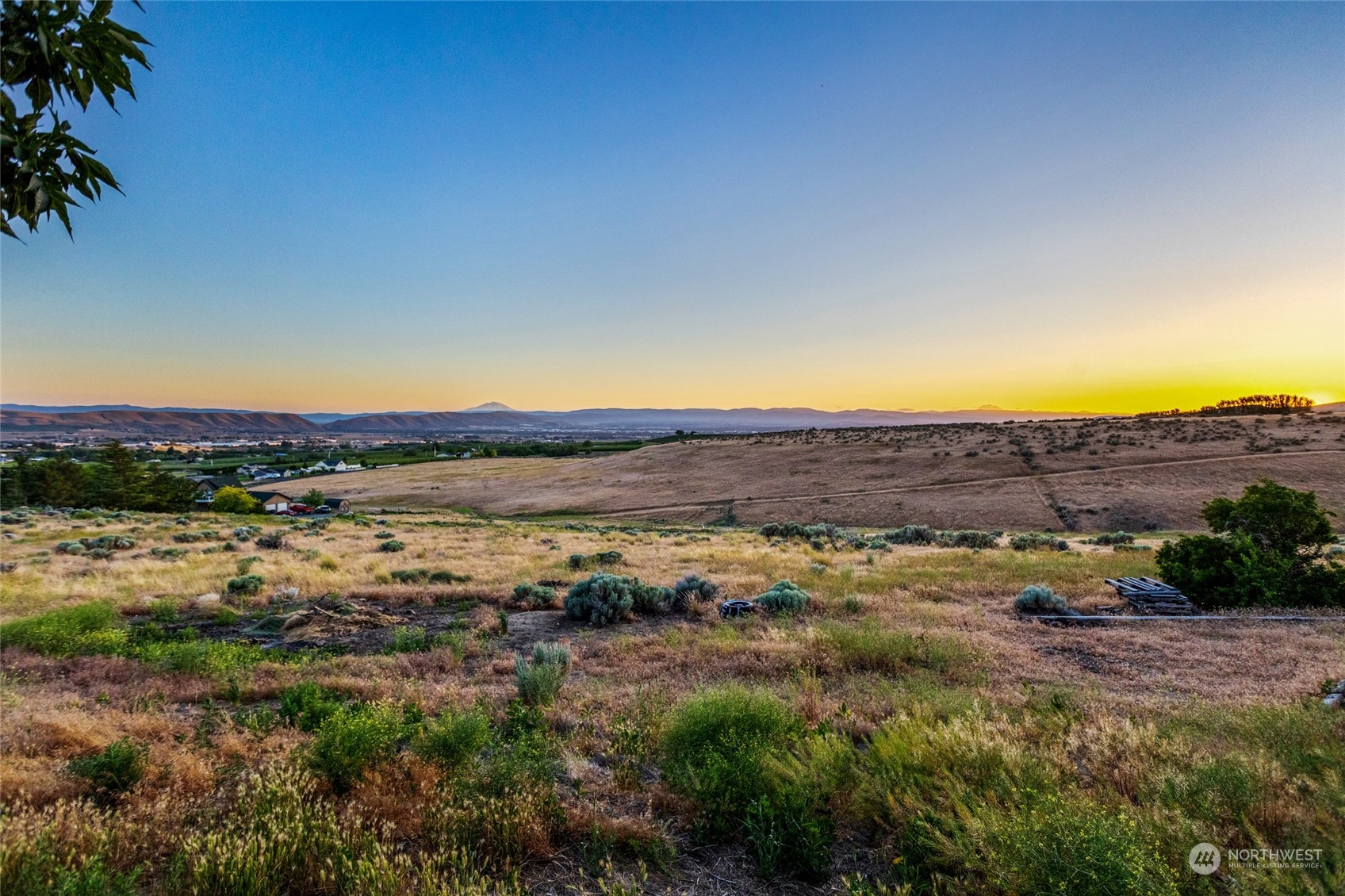 830 St Hilaire Road Yakima, WA 98901 - Photo 35 of 39 a view of lake and mountain