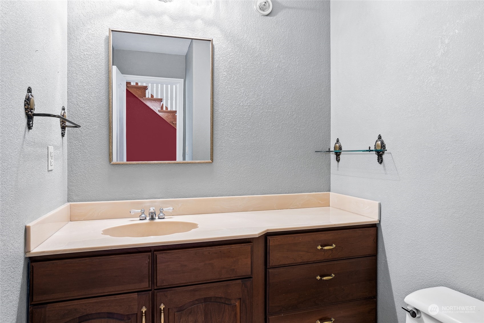 830 St Hilaire Road Yakima, WA 98901 - Photo 9 of 39 a bathroom with a sink and a mirror